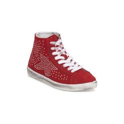 Buty Yurban GUIVER. Czerwone trampki i tenisówki damskie Yurban, bez wzorów, bez zapięcia. Za 221,40 zł.