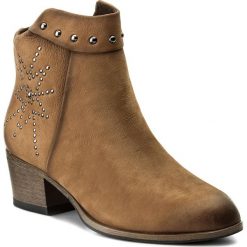Botki MARCO TOZZI - 2-25300-39 Muscat Antic 340. Brązowe botki damskie na obcasie Marco Tozzi, z materiału. W wyprzedaży za 209,00 zł.