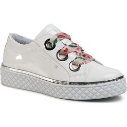 Sneakersy CYCLEUR DE LUXE - Acton 3 CDLW201556 White. Białe półbuty damskie Cycleur De Luxe, na co dzień, bez wzorów, z zamszu, bez obcasa, na płaskiej podeszwie, bez zapięcia. Za 519,00 zł.