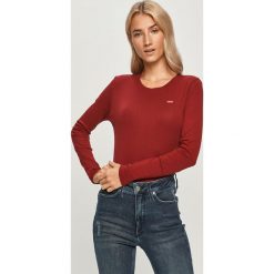 Levi's - Longsleeve. Czerwone bluzki damskie Levi's®, s, z aplikacjami, z bawełny, casualowe, z okrągłym kołnierzem, z długim rękawem. Za 179,90 zł.
