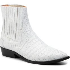 Sztyblety L37 - Take It Easy SS49 Biały. Białe kozaki damskie L37, ze skóry, bez obcasa, bez zapięcia. W wyprzedaży za 389,00 zł.