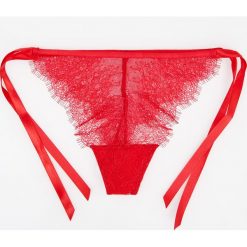 Koronkowe stringi z wiązaniem - Czerwony. Czerwone stringi damskie marki Reserved, xl, z koronki. Za 29,99 zł.
