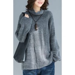 Sweter w kolorze szarym. Szare swetry damskie Amato Rizzi, bez wzorów, ze splotem, z długim rękawem, długie, bez kaptura. W wyprzedaży za 139,95 zł.