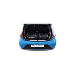 TOYOTA AYGO, 2014- TORBY DO BAGAŻNIKA 2 SZT KJUST - 7041001. Torby podróżne KJUST, bez wzorów, z kauczuku, klasyczne. Za 439,00 zł.