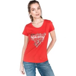 Guess Koszulka Czerwony. Czerwone koszulki damskie Guess, s, z nadrukiem, z bawełny, bez kołnierzyka. Za 163,95 zł.