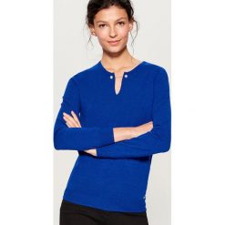 Sweter z biżuteryjnym detalem - Niebieski. Niebieskie bez kategorii Mohito, s. Za 89,99 zł.