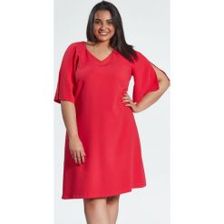 Sukienka z rozcięciami koralowa rozmiar XXL OVERSIZE PLUS SIZE WIOSNA. Pomarańczowe sukienki damskie Moda Size Plus Iwanek, na wiosnę, xxl, bez wzorów, z elastanu, eleganckie, z klasycznym kołnierzykiem, plus size, bez rękawów, trapezowe. Za 159,00 zł.
