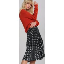 Czarna Spódnica Haughville. Czarne spódniczki damskie Renee, s, bez wzorów, z dzianiny, retro, midi, trapezowe. Za 129,99 zł.