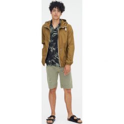 Kurtka z popeliny z kapturem. Zielone kurtki męskie Pull&Bear, m, bez wzorów, z kapturem. Za 62,90 zł.