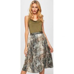 Vero Moda - Top. Różowe bluzki damskie Vero Moda, s, bez wzorów, z elastanu, bez kołnierzyka, bez rękawów. W wyprzedaży za 49,90 zł.