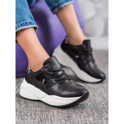 Lekkie czarne sneakersy. Czarne sneakersy damskie WEIDE, ze skóry ekologicznej. Za 139,00 zł.