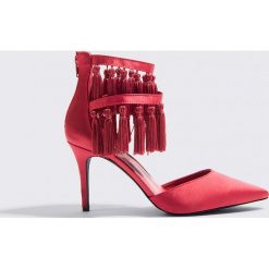 Szpilki: NA-KD Shoes Szpilki z chwostami – Red