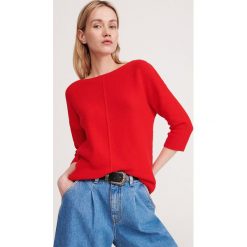 Sweter z dekoltem w łódkę - Czerwony. Czerwone swetry damskie Reserved, s, bez wzorów, bez rękawów, bez kaptura. Za 59,99 zł.