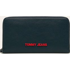 Tommy Jeans - Portfel. Czarne portfele damskie Tommy Jeans, bez wzorów, z poliesteru. Za 269,90 zł.