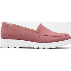 Buty wsuwane na podeszwie platformie bonprix cielisty. Brązowe buty sportowe damskie bonprix, bez wzorów, sportowe. Za 89,99 zł.