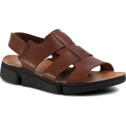 Sandały CLARKS - Tri Cove Sky 261501257 British Tan Leather. Pomarańczowe klapki męskie Clarks, bez wzorów, ze skóry. Za 429,00 zł.