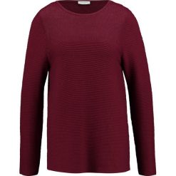 Sweter w kolorze bordowym. Czerwone swetry oversize damskie marki Gerry Weber, z bawełny. W wyprzedaży za 129,95 zł.