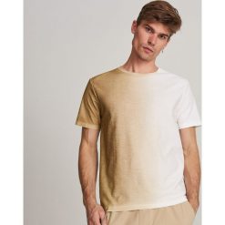 T-shirt z efektem gradientu - Biały. Białe t-shirty męskie Reserved, s, bez wzorów, bez kołnierzyka. Za 59,99 zł.