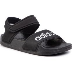 Sandały adidas - adilette Sandal K G26879 Cblack/Ftwwht/Cblack. Czarne sandały chłopięce Adidas, ze skóry ekologicznej, bez zapięcia. Za 119,00 zł.