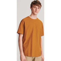Gładki T-shirt - Brązowy. Pomarańczowe t-shirty męskie Reserved, s, bez wzorów, bez kołnierzyka. Za 39,99 zł.