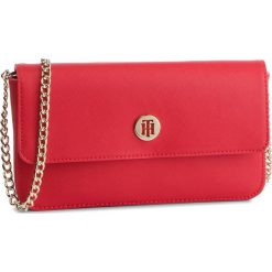 Torebka TOMMY HILFIGER - Honey Mini Crossover AW0AW06629 614. Czerwone torebki klasyczne damskie TOMMY HILFIGER, bez wzorów, ze skóry ekologicznej, eleganckie, bez dodatków. W wyprzedaży za 269,00 zł.