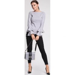 Jasnoszary Sweter Fantastic Woman. Szare swetry klasyczne damskie marki other, na jesień, l. Za 89,99 zł.