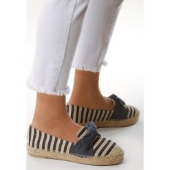 Niebieskie Espadryle Cloudless. Niebieskie espadryle damskie Born2be, w paski, bez obcasa, na płaskiej podeszwie. Za 69,99 zł.