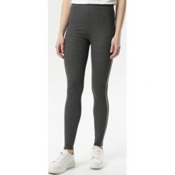 Ciemnoszare Legginsy Echogoria. Szare legginsy damskie Born2be, uniwersalny, bez wzorów. W wyprzedaży za 29,99 zł.