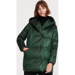 Kurtka z naturalnym puchem - Khaki. Brązowe kurtki damskie Reserved, bez wzorów, z puchu, bez kaptura. W wyprzedaży za 149,99 zł.