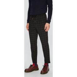 Jack & Jones - Spodnie. Czarne spodnie męskie Jack & Jones, na co dzień, bez wzorów, z elastanu, casualowe. W wyprzedaży za 119,90 zł.