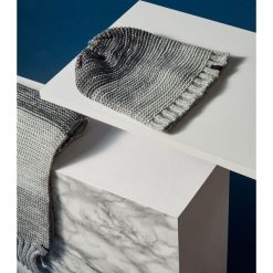 CZAPKA MĘSKA. Szare czapki męskie Top Secret, na zimę, bez wzorów, z dzianiny, eleganckie. W wyprzedaży za 24,99 zł.