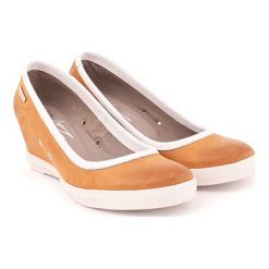 Buty ślubne damskie: Skórzane czółenka w kolorze piaskowym