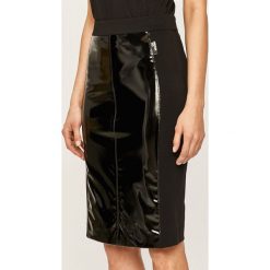 Love Moschino - Spódnica. Czarne spódniczki damskie Love Moschino, na co dzień, bez wzorów, z elastanu, casualowe, z podwyższonym stanem, midi, ołówkowe. Za 1019,00 zł.