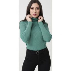 Zielony Golf Benito. Zielone swetry damskie Born2be, s, bez wzorów, z jeansu, klasyczne, bez rękawów, bez kaptura. Za 79,99 zł.