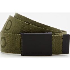 Pasek z napisem - Khaki. Brązowe paski męskie House, w paski. W wyprzedaży za 15,99 zł.