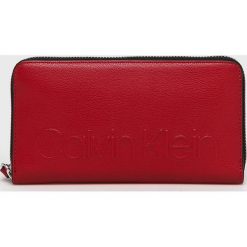 Calvin Klein - Portfel. Brązowe portfele damskie Calvin Klein, bez wzorów, z materiału. Za 299,90 zł.