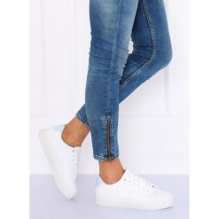 Trampki na wysokiej podeszwie białe LA38P WHITE. Białe buty sportowe damskie obuwie damskie, z aplikacjami, z tkaniny, klasyczne. Za 66,33 zł.