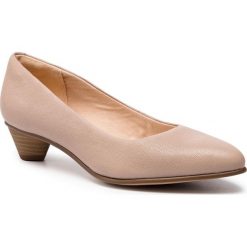 Półbuty CLARKS - Mena Bloom 261389294 Sand Leather. Brązowe półbuty damskie Clarks, na co dzień, bez wzorów, ze skóry, bez obcasa, na płaskiej podeszwie, bez zapięcia. W wyprzedaży za 239,00 zł.