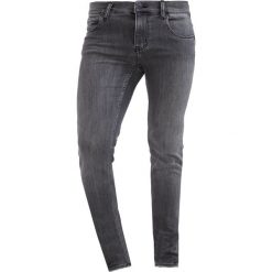 Cheap Monday Jeans Skinny Fit hey grey. Szare jeansy męskie relaxed fit marki Cheap Monday. W wyprzedaży za 167,20 zł.