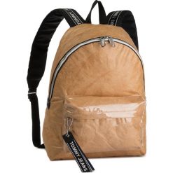 Plecak TOMMY JEANS - Tjm Logo Tape Coated Backpack AM0AM04976 069. Pomarańczowe torby męskie skórzane Tommy Jeans, bez wzorów, z jeansu. Za 449,00 zł.