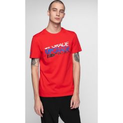 T-shirt męski TSM222 - czerwony. Czerwone koszulki męskie 4f, m, bez wzorów, bez kołnierzyka. Za 59,99 zł.