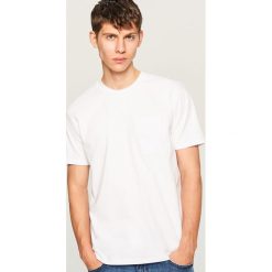 T-shirt z bawełny organicznej - Biały. Białe t-shirty męskie Reserved, l, z bawełny. W wyprzedaży za 29,99 zł.