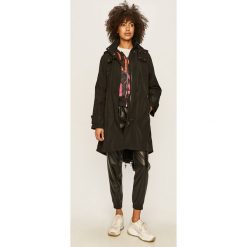 Armani Exchange - Kurtka. Czarne kurtki damskie Armani Exchange, s, bez wzorów, z poliesteru, długie, z kapturem. Za 1629,00 zł.