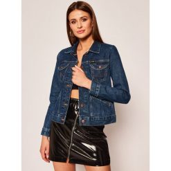 Kurtka jeansowa Wrangler 124MJ W4WJUG923. Niebieskie kurtki damskie Wrangler, m, bez wzorów, z jeansu, bez kaptura. W wyprzedaży za 299,00 zł.