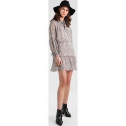 AllSaints ADARA LEODOT DRESS Sukienka letnia pale pink. Różowe sukienki damskie marki AllSaints, na lato, l, bez wzorów, z poliesteru, bez kołnierzyka, bez rękawów. W wyprzedaży za 494,45 zł.