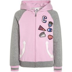 Champion HOODED FULL ZIP Bluza rozpinana rose. Różowe bluzy chłopięce marki Champion, z elastanu. W wyprzedaży za 125,30 zł.