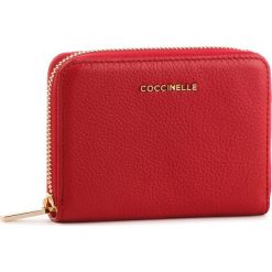 Duży Portfel Damski COCCINELLE - DW5 Mettalic Soft E2 DW5 11 02 01 Coquelicot R09. Czerwone portfele damskie Coccinelle, ze skóry. Za 449,90 zł.