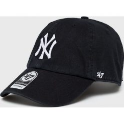 47brand - Czapka New York Yankees Clean Up. Czarne czapki męskie 47brand, bez wzorów, z bawełny. W wyprzedaży za 59,90 zł.