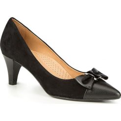 Buty damskie. Czarne czółenka damskie Wittchen, z aplikacjami, ze skóry, na niskim obcasie. W wyprzedaży za 299,90 zł.