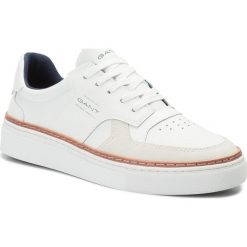 Sneakersy GANT - Denver 19634872 Bright White G290. Białe sneakersy męskie GANT, bez zapięcia. W wyprzedaży za 399,00 zł.